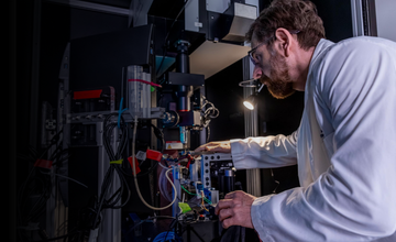 Attila Losonczy, M.D., Ph.D., Director of the new Program in Memory Longevity, examines neurons of animals navigating a virtual reality environment under a 3D high-speed microscope as part of his memory research.
